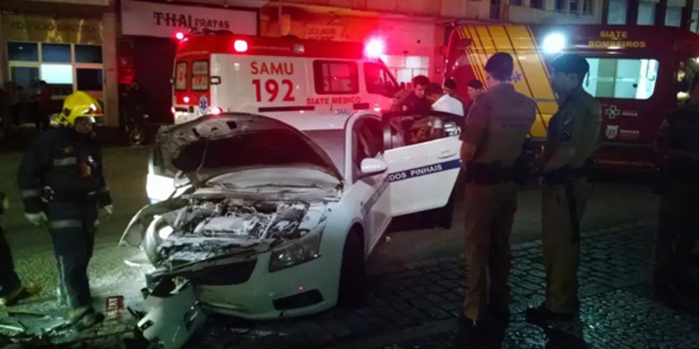 Imagem ilustrativa da imagem Taxista invade calçada, mata jovem e deixa três feridos