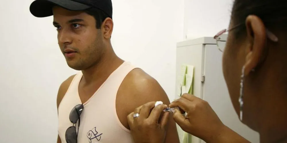 Imagem ilustrativa da imagem Anvisa suspende venda e uso de lotes da vacina contra meningite