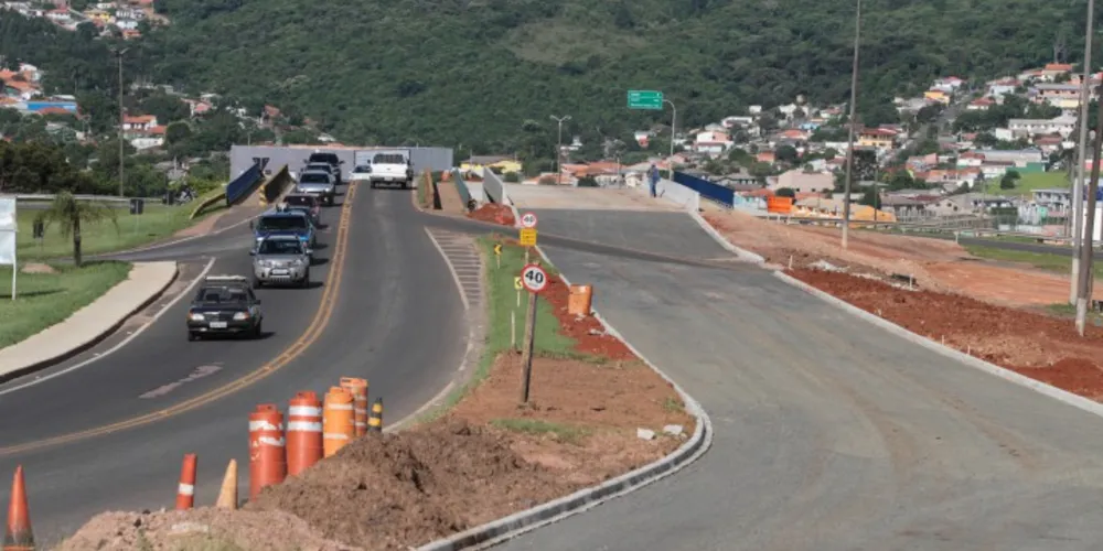Imagem ilustrativa da imagem Prefeitura dá novo prazo para entrega do viaduto