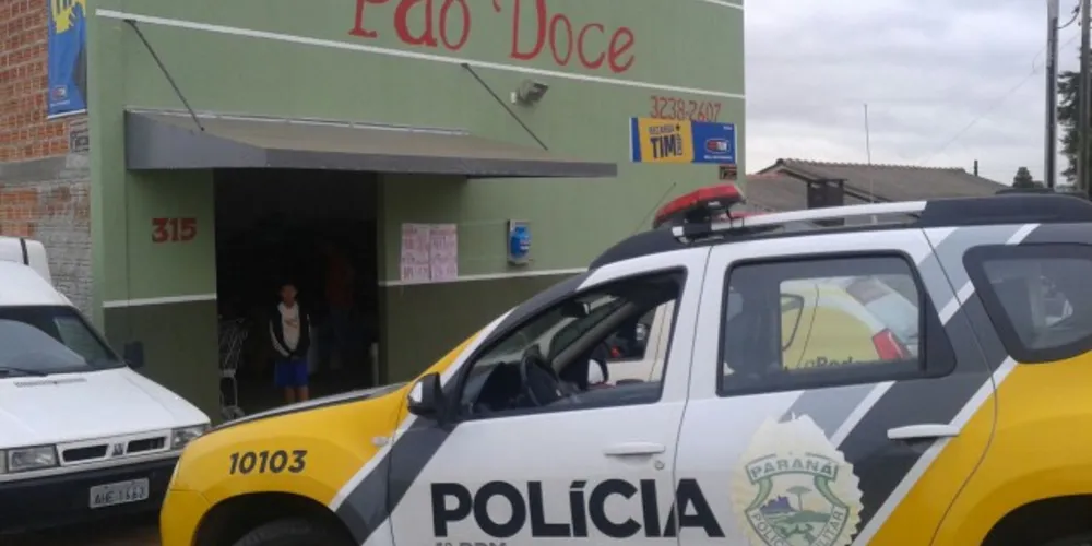 Imagem ilustrativa da imagem Adolescente acerta ônibus com machadada após assalto