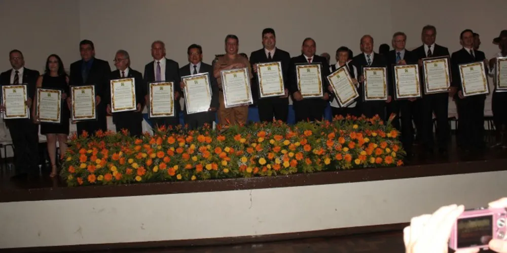 Imagem ilustrativa da imagem Veja fotos da entrega de títulos de Cidadão Honorário de PG
