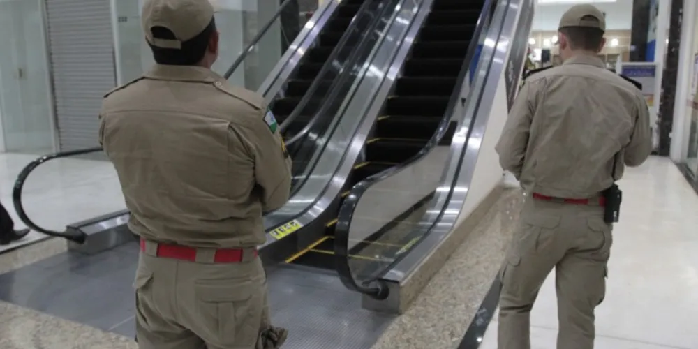 Imagem ilustrativa da imagem Criança perde braço em escada de shopping de PG