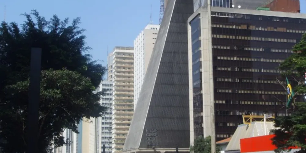 Imagem ilustrativa da imagem Avião que 'cairia' na Avenida Paulista pousa em Brasília