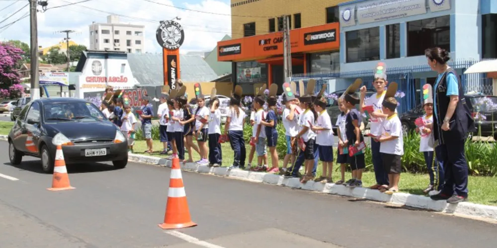 Imagem ilustrativa da imagem Blitz educativa abre a Semana de Arte-Educação