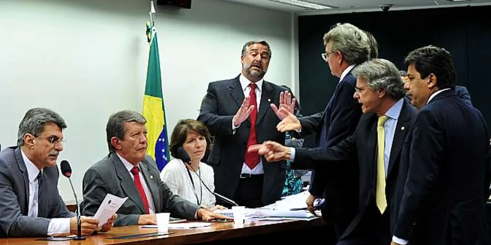 Imagem ilustrativa da imagem Comissão aprova projeto que altera cálculo do superávit