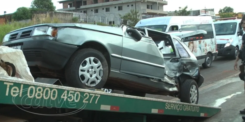 Imagem ilustrativa da imagem Carros em sentidos contrários batem na BR 369