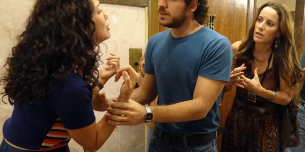 Imagem ilustrativa da imagem Cristina decide contar toda a verdade sobre Beatriz e Paulo