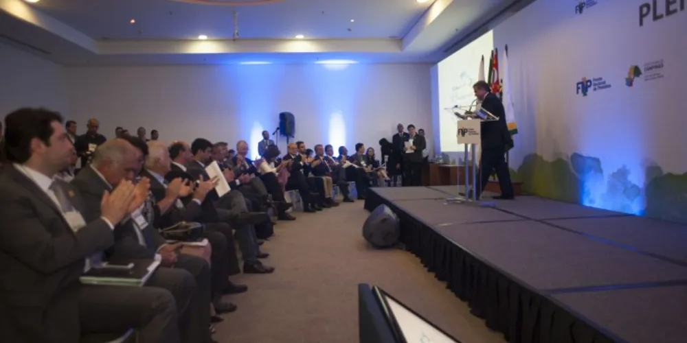 Imagem ilustrativa da imagem Prefeito de Guarapuava participa de reunião de prefeitos