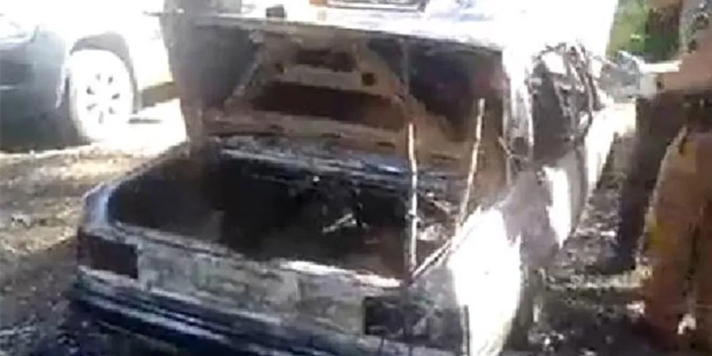 Imagem ilustrativa da imagem Homem é encontrado morto em porta-malas de carro incendiado