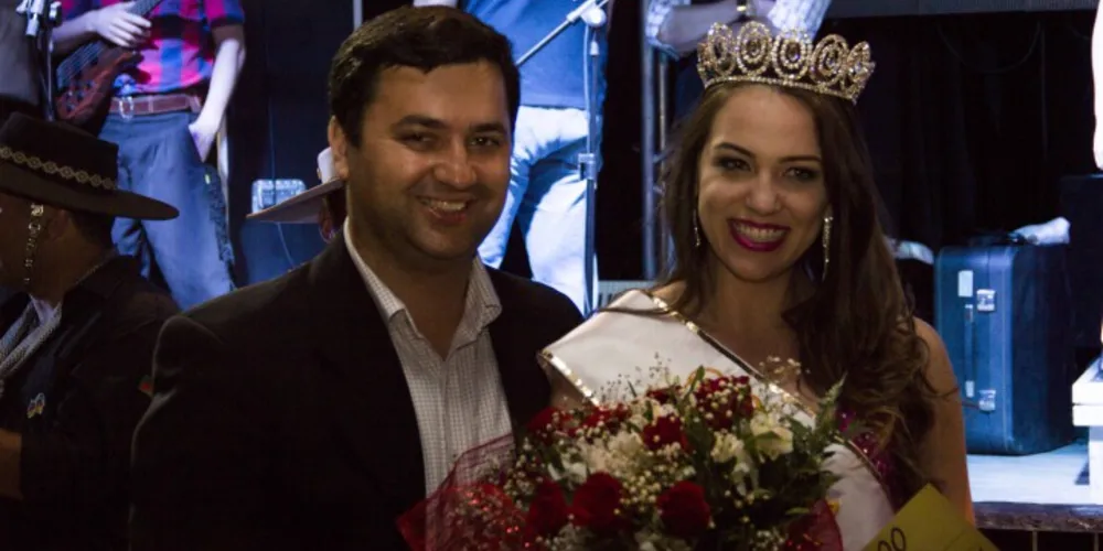 Imagem ilustrativa da imagem Festa do Pêssego elege Rainha e princesas