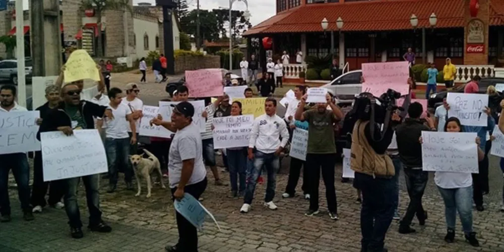 Imagem ilustrativa da imagem Amigos de vítima de motorista embriagado pedem justiça