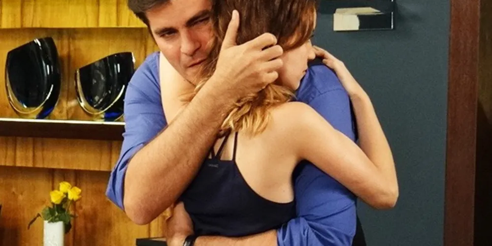 Imagem ilustrativa da imagem Caíque descobre que Laura se casará com Marcos