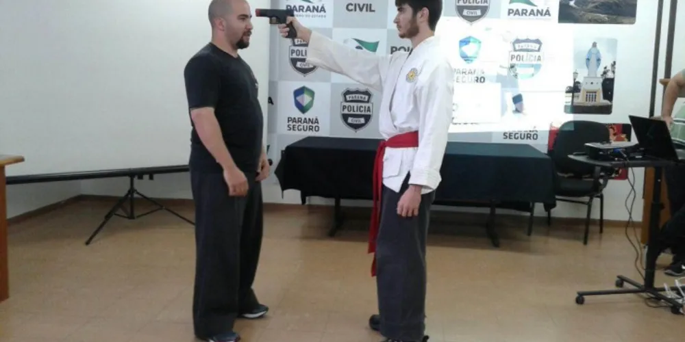 Imagem ilustrativa da imagem Policiais de PG recebem treinamento em artes marciais