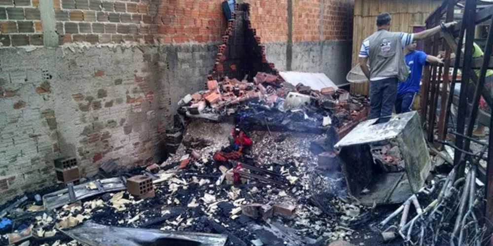 Imagem ilustrativa da imagem Criança fica presa no banheiro durante incêndio em casa