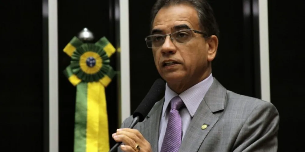 Imagem ilustrativa da imagem Estatuto da Família proíbe casais gays de adotar filhos