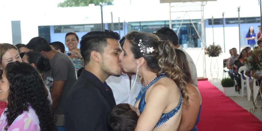 Imagem ilustrativa da imagem Trinta casais celebram união em casamento coletivo em Castro