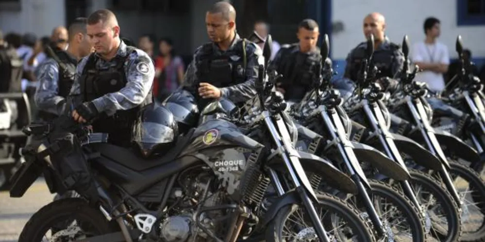 Imagem ilustrativa da imagem Uso de armas não letais por policiais é prioridade no país