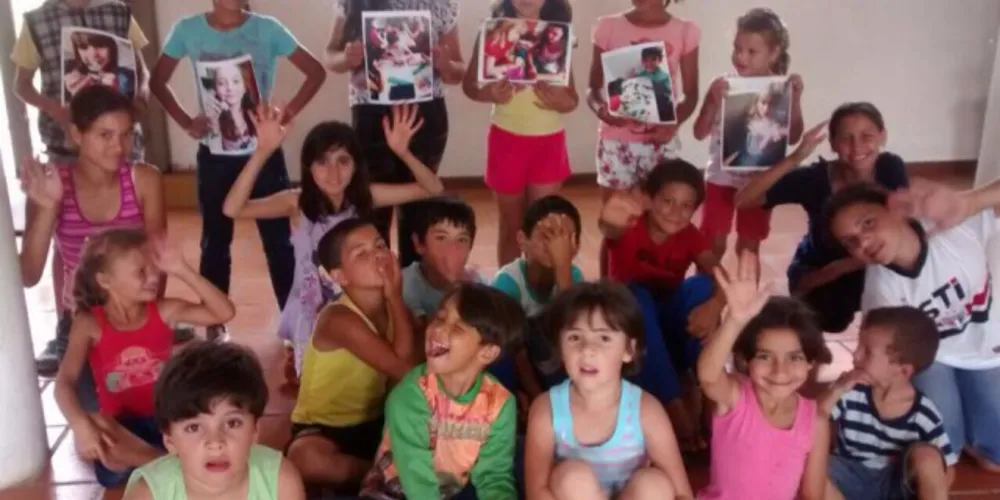 Imagem ilustrativa da imagem Troca de cartas cria laços entre crianças de realidades diferentes