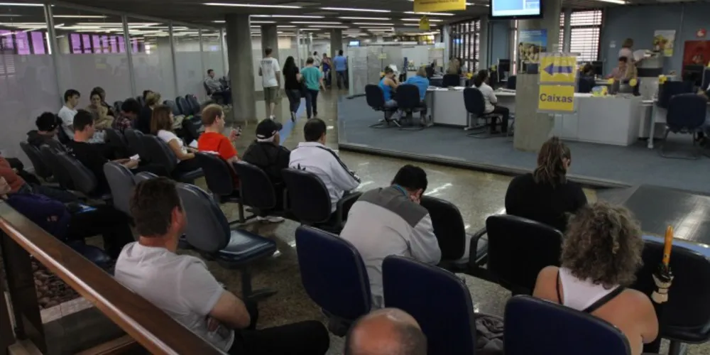 Imagem ilustrativa da imagem Bancos abrirão das 9h às 11h nesta quarta-feira