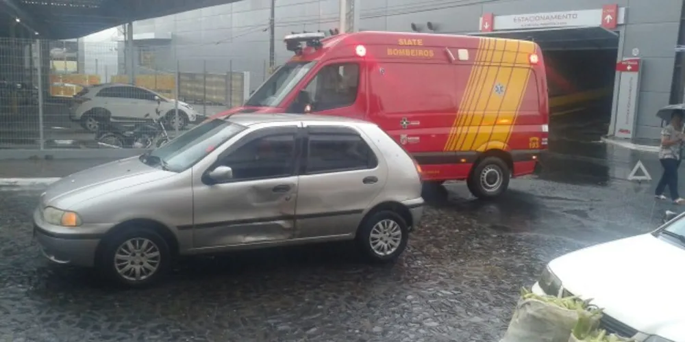 Imagem ilustrativa da imagem Acidente deixa trânsito lento próximo ao Shopping Total