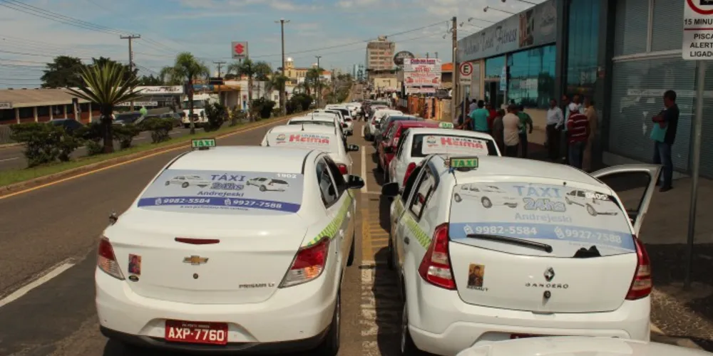 Imagem ilustrativa da imagem Taxistas pedem por segurança e ameaçam 'paralisar' rodoviária