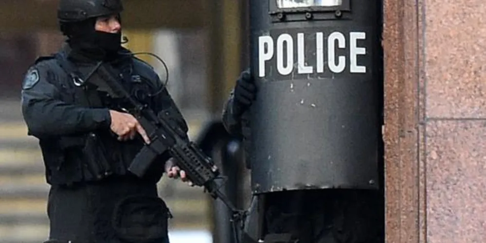 Imagem ilustrativa da imagem Polícia invade café com reféns em Sydney