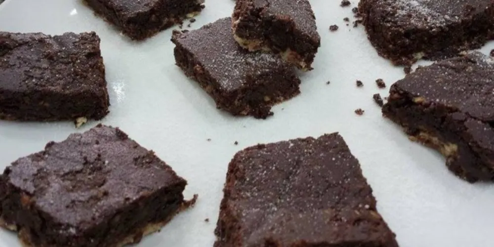 Imagem ilustrativa da imagem Aluno entrega brownie recheado de maconha para professora nos EUA