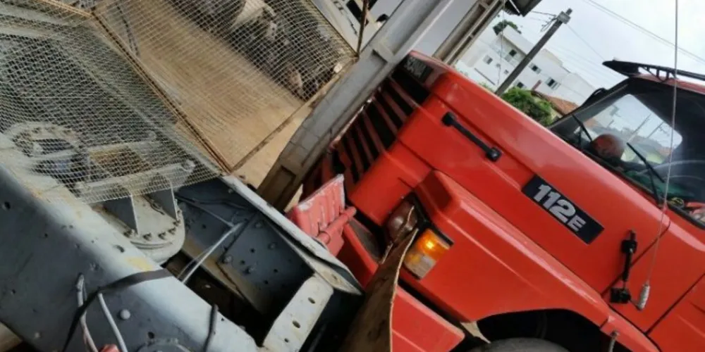Imagem ilustrativa da imagem Motorista é esmagado pelo próprio caminhão em Imbituva