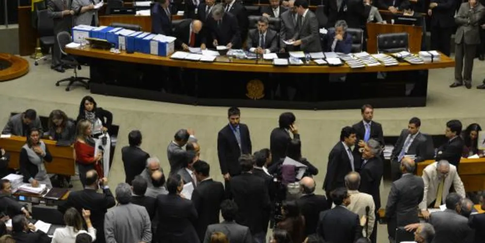 Imagem ilustrativa da imagem Congresso aprova texto-base de projeto que altera meta fiscal