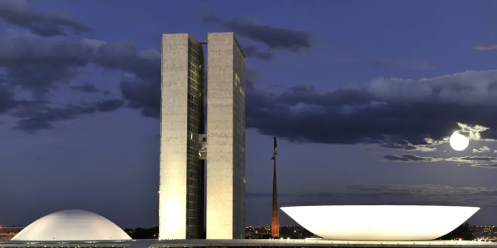 Imagem ilustrativa da imagem Aumento salarial no Congresso pode prejudicar municípios