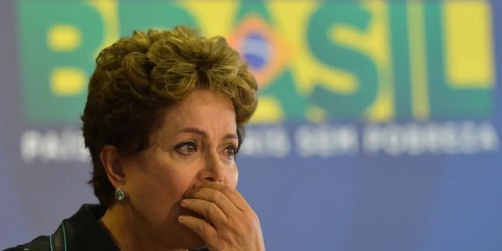Imagem ilustrativa da imagem Dilma chora ao receber relatório sobre ditadura militar