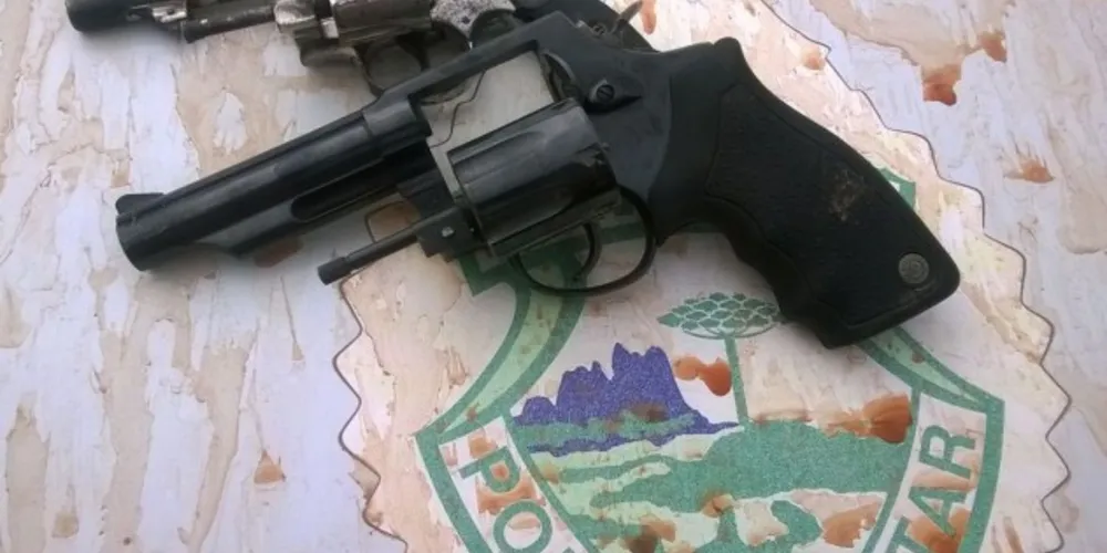 Imagem ilustrativa da imagem PM apreende armas e prende três suspeitos em Castro