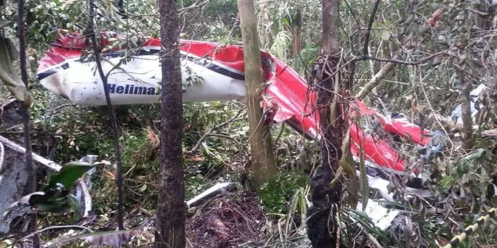 Imagem ilustrativa da imagem Helicóptero cai no litoral de SP e mata cinco pessoas