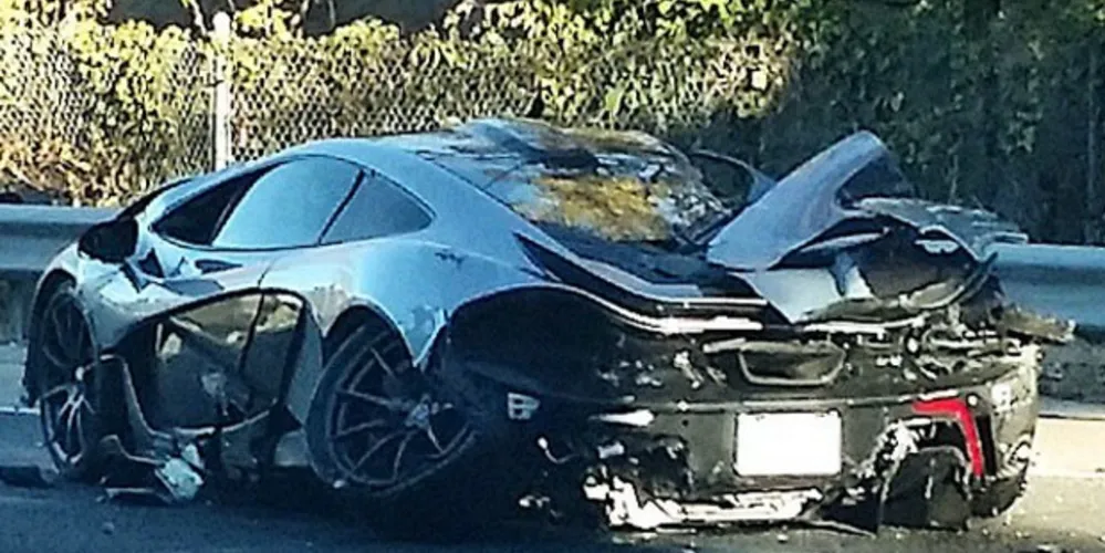 Imagem ilustrativa da imagem Americano destrói carro de R$ 3 milhões logo após a compra