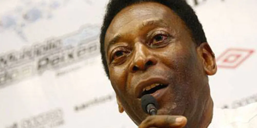 Imagem ilustrativa da imagem Pelé recebe alta após 15 dias de internação