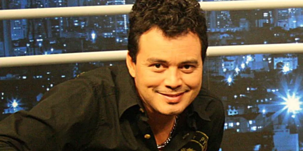 Imagem ilustrativa da imagem Cantor sertanejo causa acidente bêbado e é preso