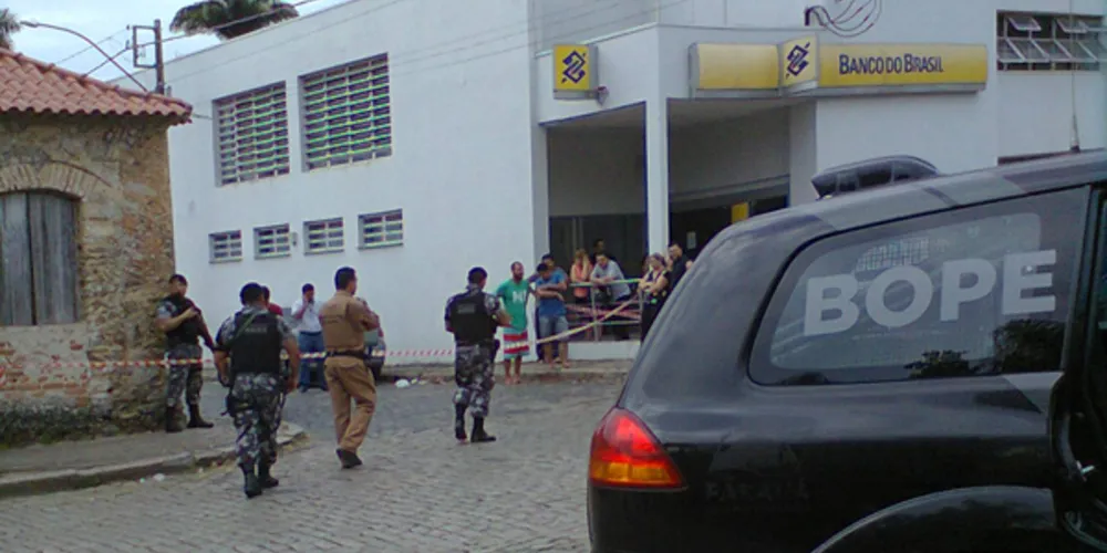 Imagem ilustrativa da imagem Gerente de banco é rendido por 12 bandidos em Antonina