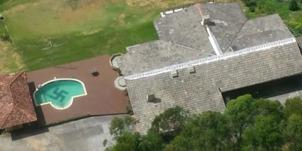Imagem ilustrativa da imagem Polícia encontra suástica em piscina de casa em SC