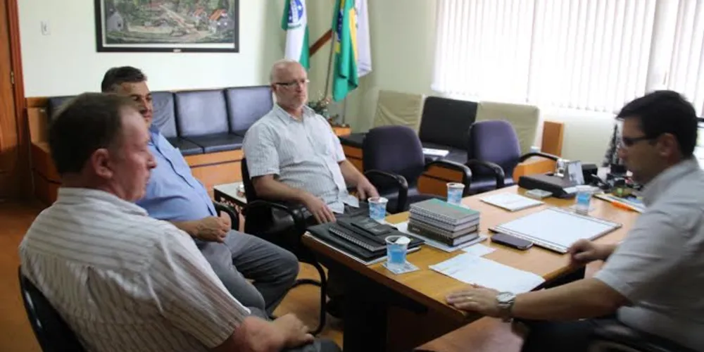 Imagem ilustrativa da imagem Prefeitura de Irati recebe repasse da Câmara Municipal