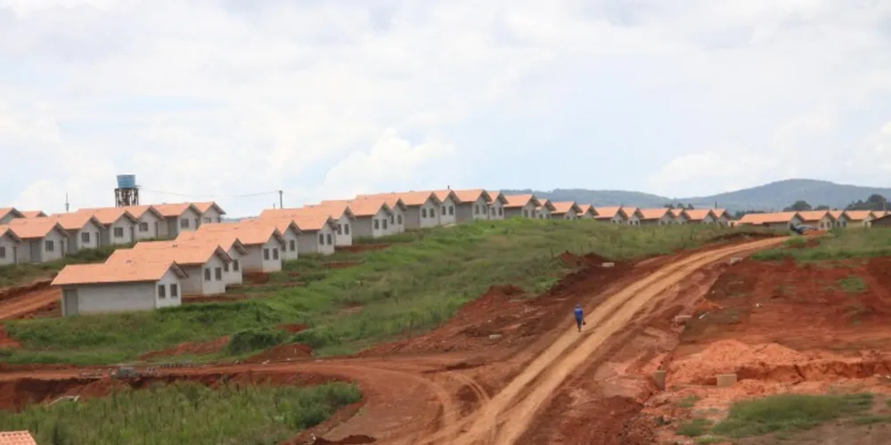 Imagem ilustrativa da imagem Construção de casas em Castro segue em ritmo avançado