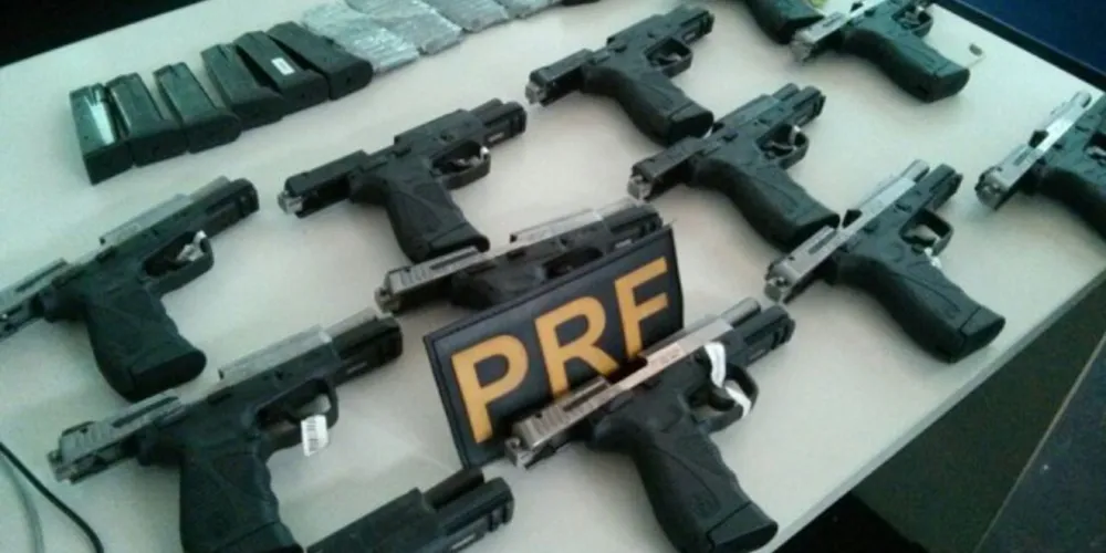 Imagem ilustrativa da imagem Mulheres são presas transportando doze pistolas em ônibus