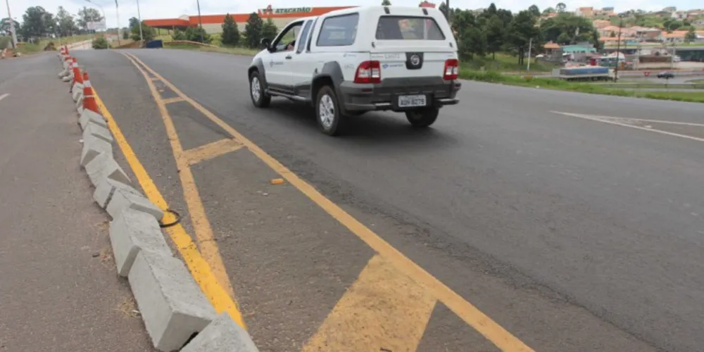Imagem ilustrativa da imagem Sinalização em viaduto confunde os motoristas