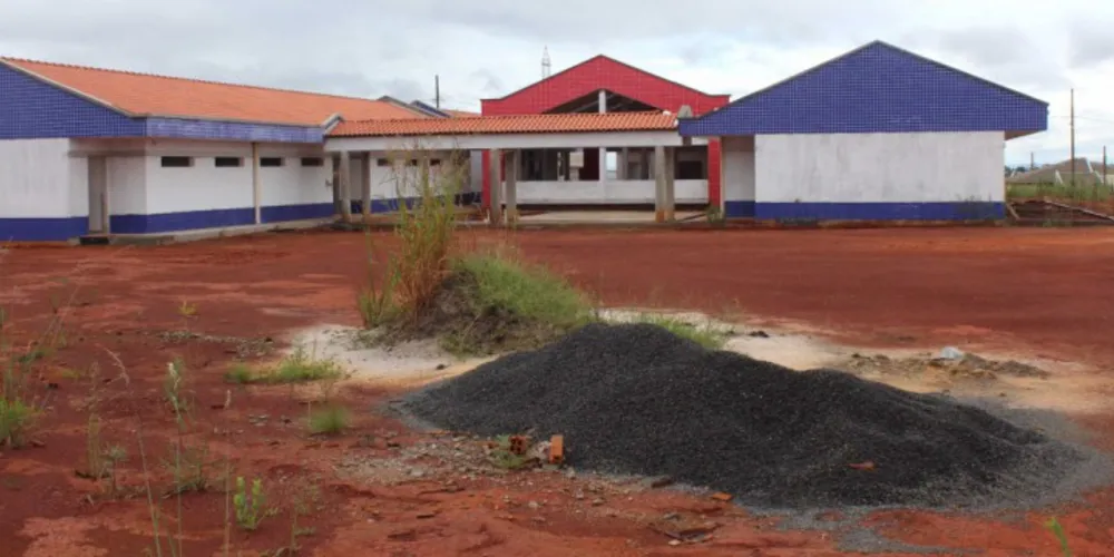 Imagem ilustrativa da imagem Empreiteira abandona obras em seis Cmeis