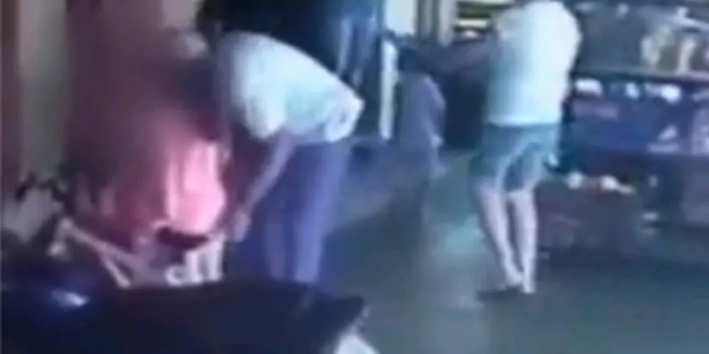 Imagem ilustrativa da imagem Homem é preso acusado de abusar de criança em mercado