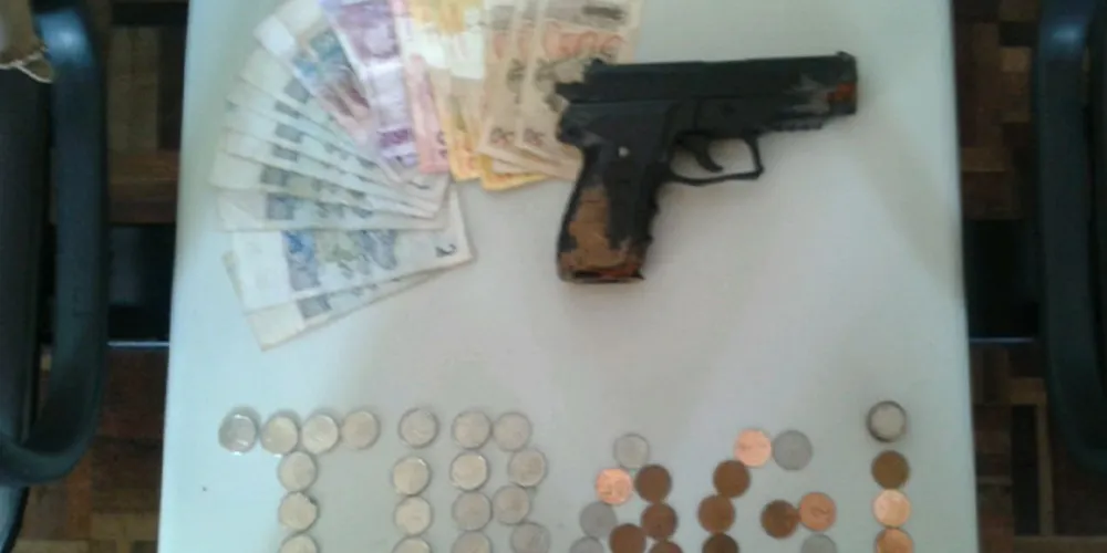 Imagem ilustrativa da imagem PM prende dupla após assalto a agência dos Correios