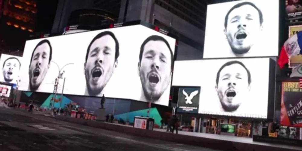Imagem ilustrativa da imagem Artista tenta 'bocejo coletivo' com vídeo na Times Square