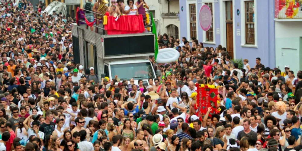 Imagem ilustrativa da imagem Com homenagem ao Chaves, Pré-Carnaval de Curitiba começa hoje