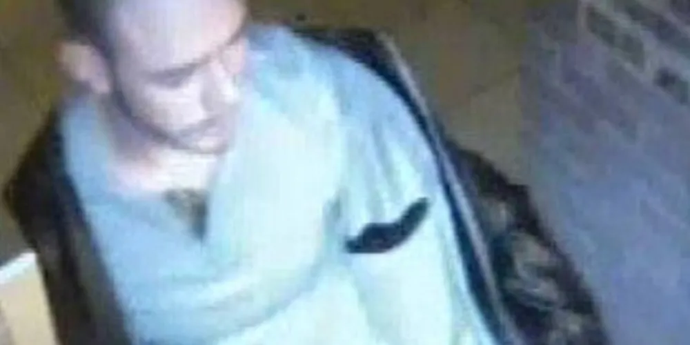 Imagem ilustrativa da imagem Polícia inglesa procura homem que defecou em tapete de loja