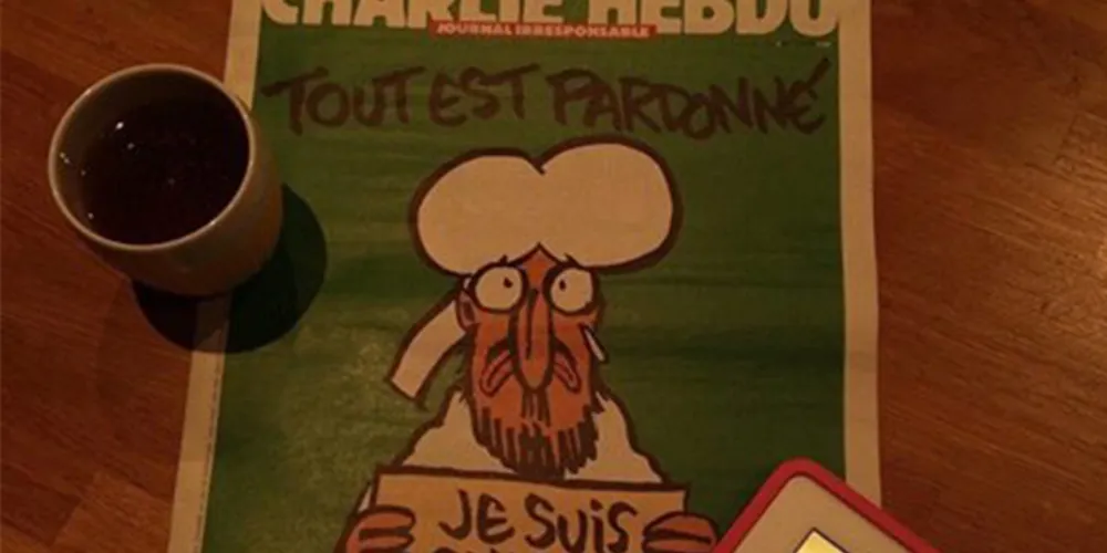 Imagem ilustrativa da imagem Charlie Hebdo esgota à medida que chega às bancas francesas