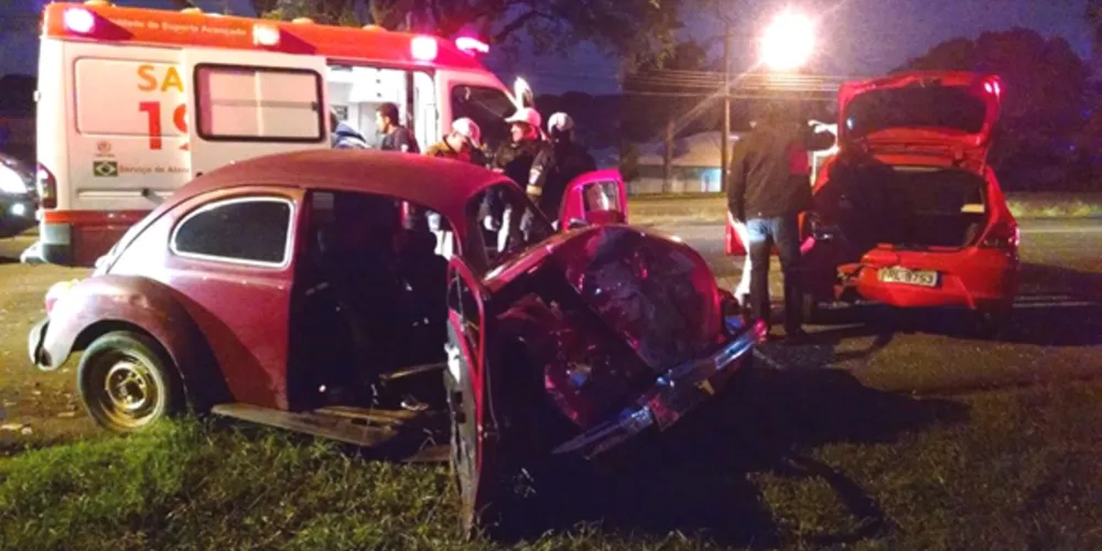Imagem ilustrativa da imagem Motorista fica ferido aós ser arremessado do carro